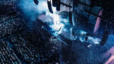 La Plenitude Arena comble pendant un concert de Céline Dion